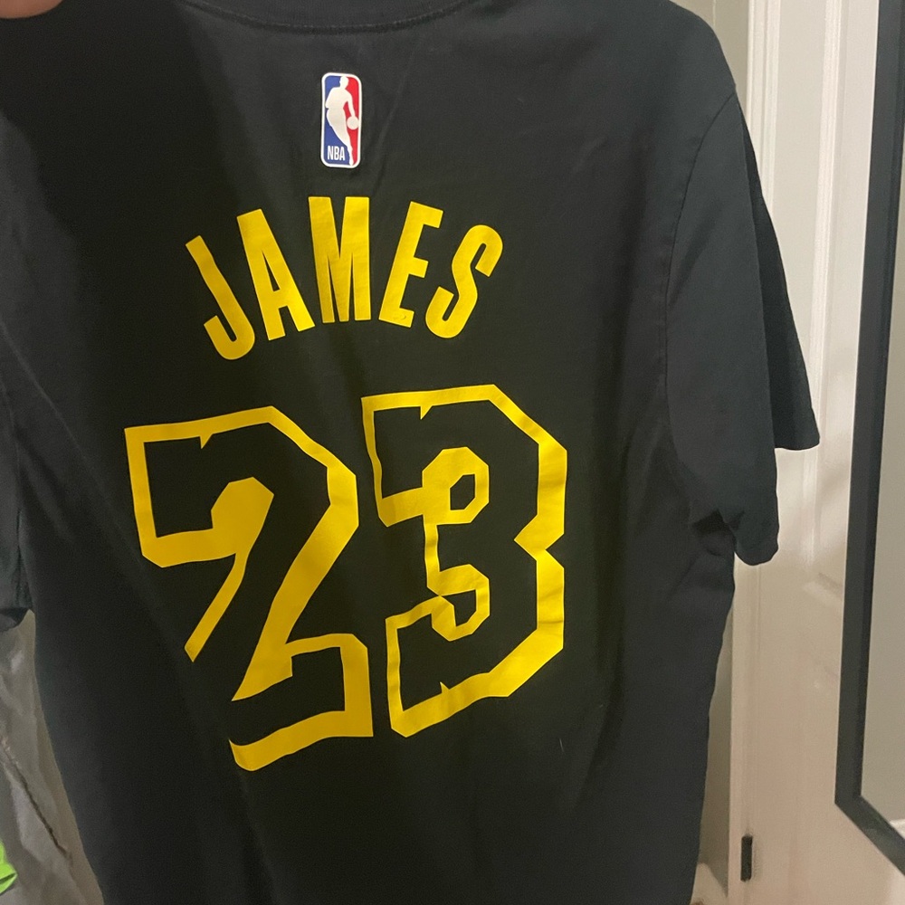 Lakers Lebron tee shirt